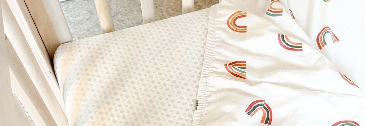 breathable crib mattress and crib sheets