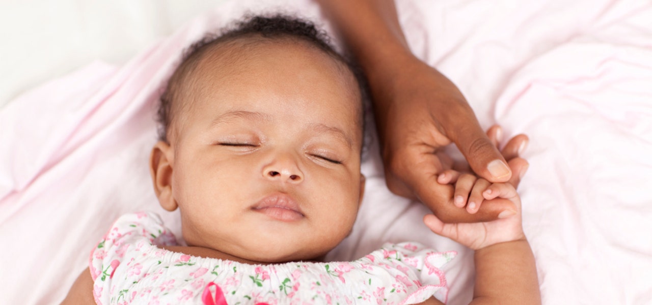 Baby sleeping soundly on clean, non-toxic cotton bedding